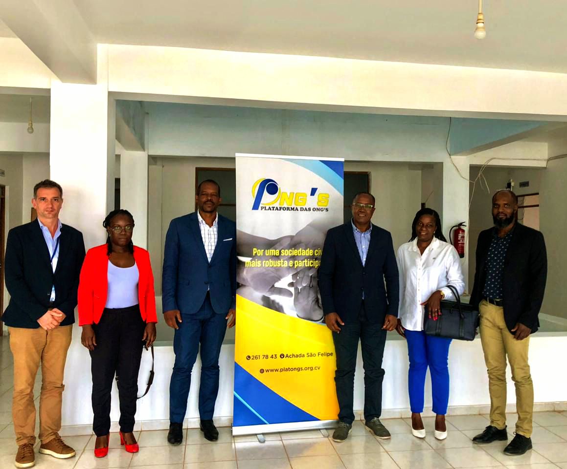A DELEGAÇÃO DO TRIBUNAL CONSTITUCIONAL DE SÃO TOMÉ E PRÍNCIPE, FOI RECEBIDA PELO PRESIDENTE DA PLATAFORMA DAS ONGS EM CABO-VERDE.