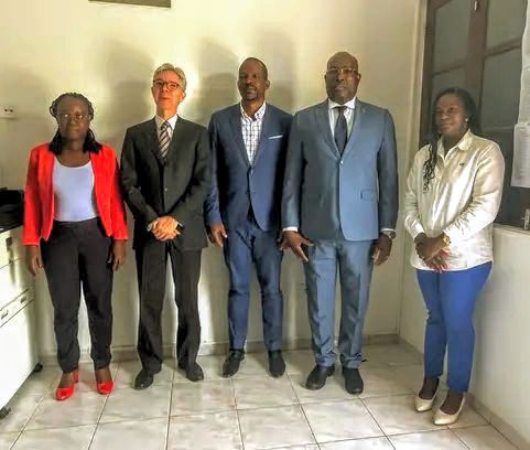 Delegação do Tribunal Constitucional de São Tomé e Príncipe reúne-se na Embaixada de São Tomé e Príncipe em Cabo Verde no âmbito da missão de acompanhamento eleitoral.