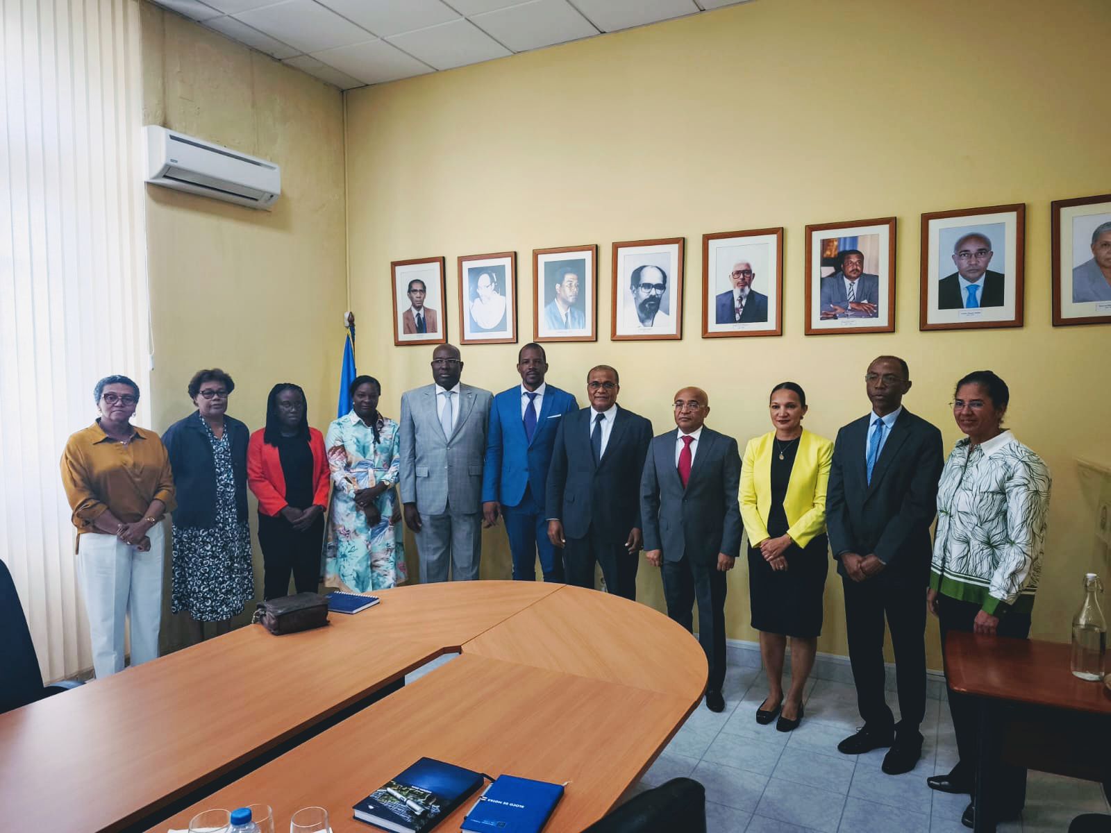 Tribunal Constitucional de São Tomé e Príncipe e Supremo Tribunal de Justiça de Cabo Verde reforçam cooperação institucional no contexto eleitoral.